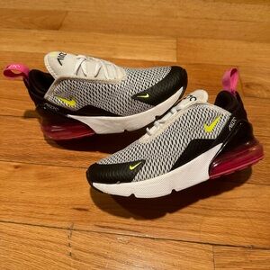Nike Air Max 270 White Black Fuchsia Valt in great conditions Kids Size 13